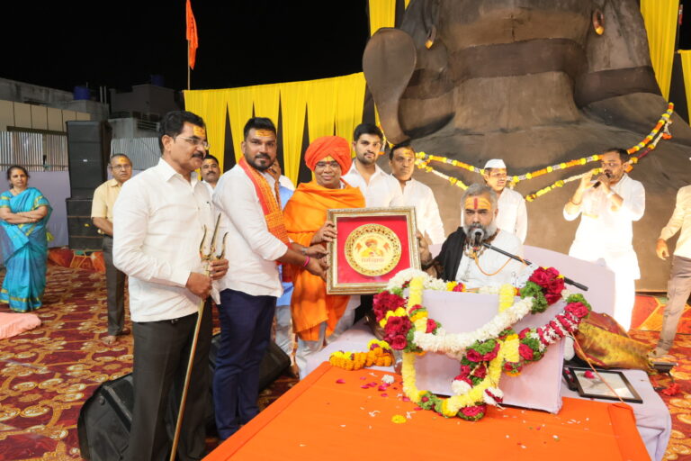 हिंदू धर्मरक्षक पुरस्काराने आ.  शिवाजीराव कर्डिले सन्मानित