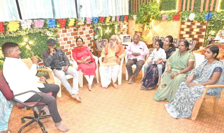 नीती भ्रष्टांच्या हैदोसाने सर्वसामान्य जनता वैतागली
