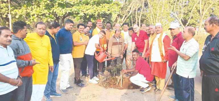 भिंगारला स्वच्छता अभियान राबवून व वृक्षरोपणाने शिवजयंती साजरी