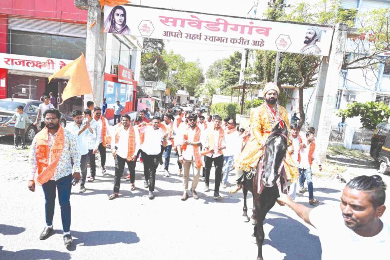 छावा’ चित्रपटाच्या स्वागतासाठी सावेडी गावातून  छत्रपती संभाजी महाराज यांची काढली मिरवणूक