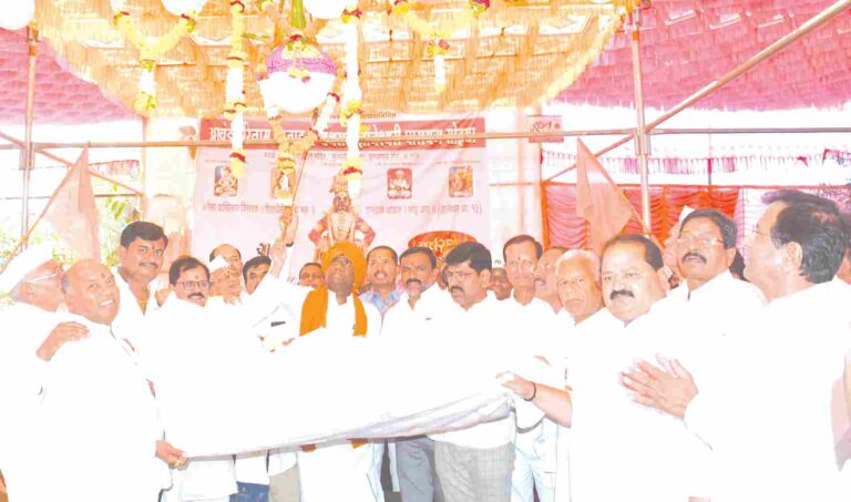 सत्कर्म करुन भगवंतांचे नामस्मरण केले पाहिजे