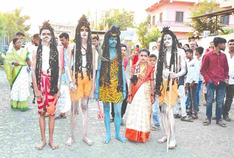 महाशिवरात्रीच्या पार्श्वभूमीवर केडगावात रंगली दिंडी प्रदक्षिणा