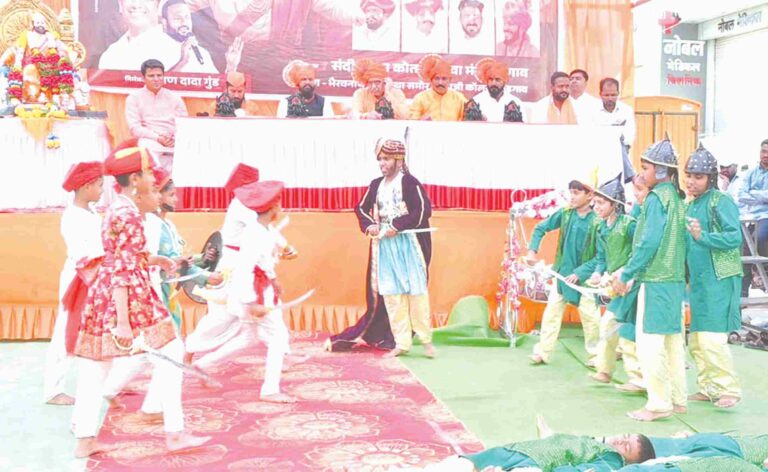 केडगावात उभा राहिला शिव जन्मापासून  ते स्वराज्य निर्माणाच्या पराक्रमाचा इतिहास