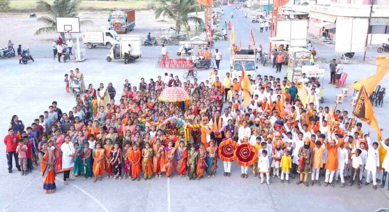 केडगावात शिवजयंतीनिमित्त शिवदिंडी, चिमुकल्यांच्या पारंपारिक मिरवणुकीने वेधले लक्ष