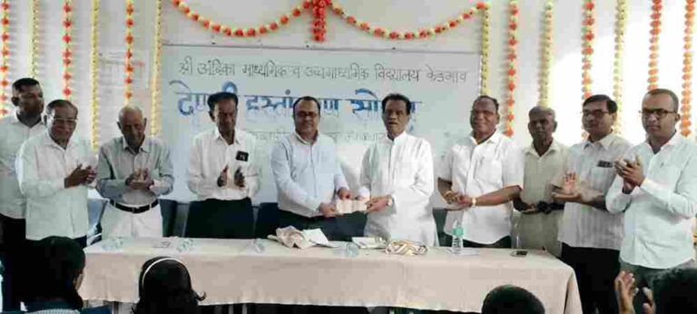 उद्योजक मंगेश वडजे यांच्याकडून अंबिका विद्यालयाला देणगी