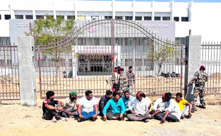 सावित्रीबाई फुले पुणे विद्यापीठाच्या इमारतीवर  बाबुर्डी घुमटच्या नावाचा उल्लेख करण्यात यावा
