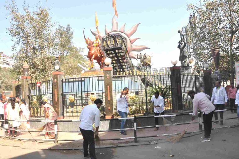 छत्रपती शिवाजी महाराज यांच्या शिकवणीचे  अनुकरण करत आपल्या संस्कृतीवर प्रेम करावे