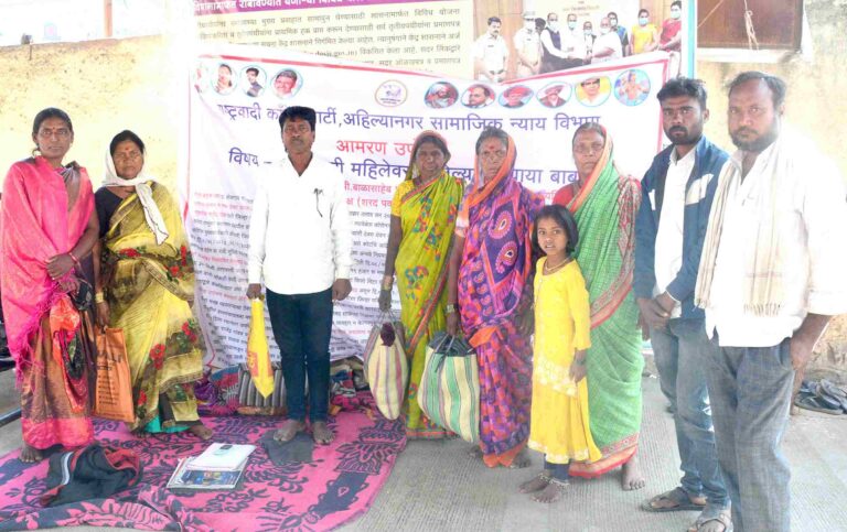 आश्वासन मान्य नसताना, फौजदारी कारवाईच्या  धमकीने उपोषणकर्त्यांना जिल्हा परिषदेतून हुसकावले