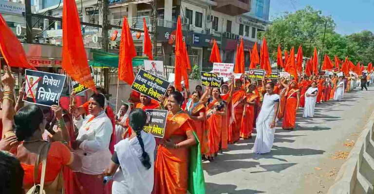 नरेंद्राचार्य महाराज यांच्या विषयीच्या वक्तव्याचा निषेधार्थ नगरमध्ये मोर्चा