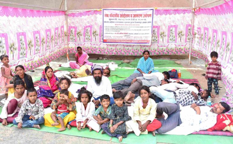 आदिवासी पारधी समाजाच्या बोंबाबोंब आंदोलनाच्या दुसर्‍या दिवशी आमरण उपोषण चाल