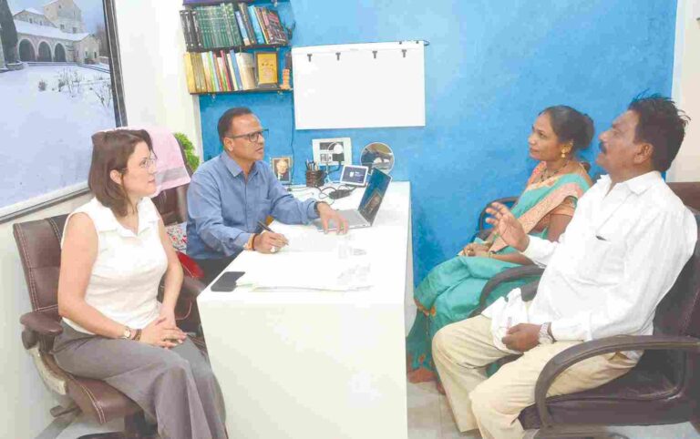 होमिओपॅथीचे शिक्षण घेण्यासाठी ब्राझीलची महिला डॉटर नगर शहरात