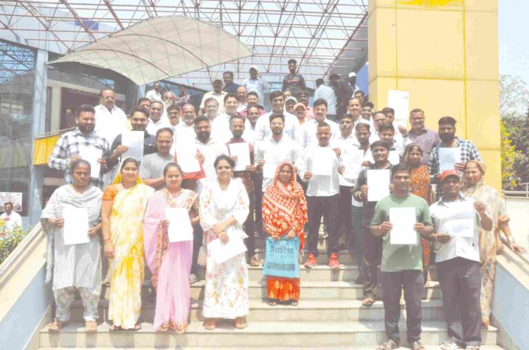 लाड पागे समितीच्या शिफारशीनुसार आणि कोर्टाच्या आदेशानुसार  अहिल्यानगर महानगरपालिकेत २० कर्मचार्‍यांना नियुक्तीपत्र प्रदान