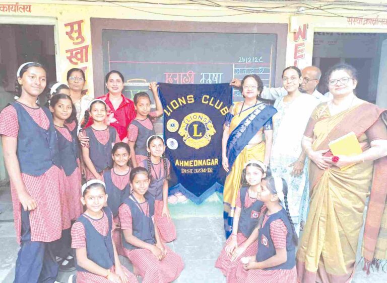 महिला दिनानिमित्त शालेय मुलींना  चांगला व वाईट स्पर्शाबद्दल समुपदेशन
