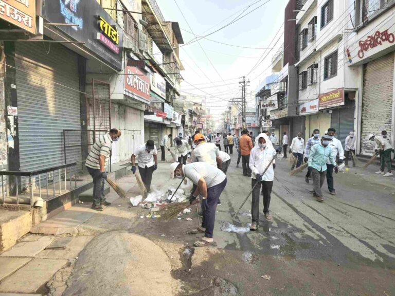 रात्रीच्यावेळी रस्त्यावर कचरा टाकल्यास  बाजारपेठेतील व्यापार्‍यांना ‘दंड’ करणार