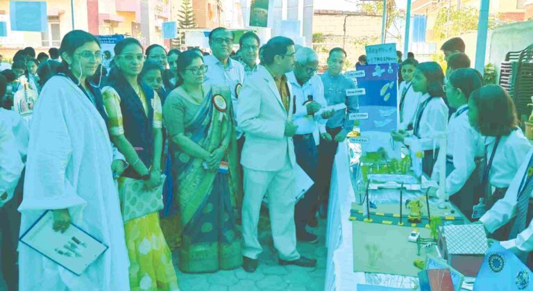 सेंट विवेकानंद स्कूलमध्ये राष्ट्रीय विज्ञान दिनानिमित्त प्रदर्शन