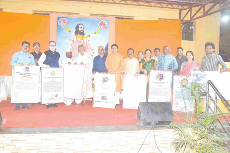 जगाने कर्तृत्वाची नोंद घेणे कौतुकास्पद