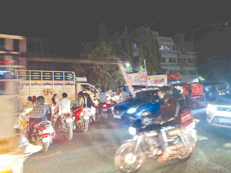प्रेमदान चौकातील सिग्नल बंद असल्याने होतेय वाहतूकीची कोंडी