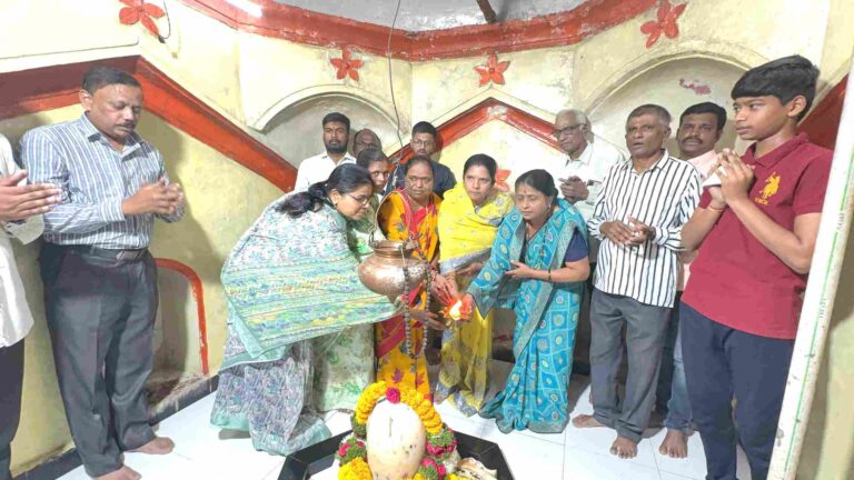 अरुण जगतापांच्या प्रकृती सुधारण्यासाठी श्री काशी विश्वेश्वर मंदिरात ‘महाआरती’