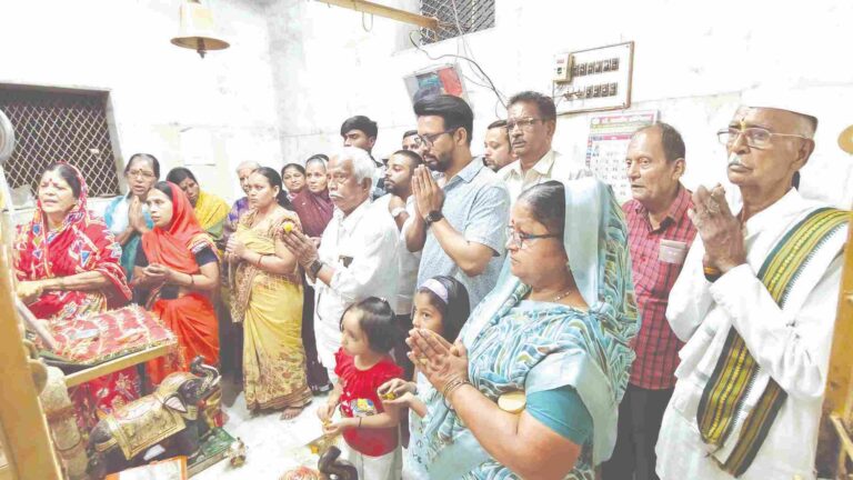 अरुणकाकांसाठी श्री वैष्णवी माता मंदिरात महाआरती