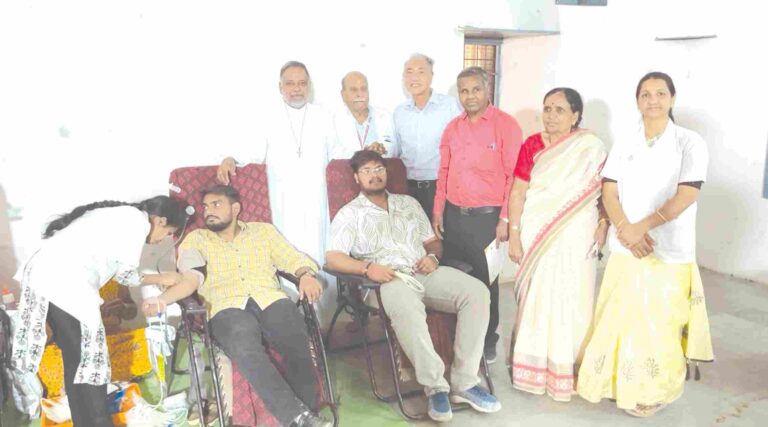 बोल फाऊंडेशन व संतजॉन युवक रक्तदात्यांचा सहभाग