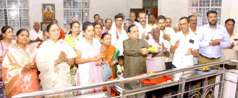 अरुण जगताप यांच्या प्रकृती स्वास्थ्यासाठी  ब्राह्मण समाजातर्फे सामूहिक प्रार्थना व आरती