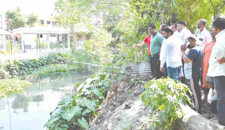 सिव्हिल हडको येथील ओढ्यामध्ये मैलामिश्रित  पाणी सोडल्यामुळे नागरिकांचे आरोग्य धोयात