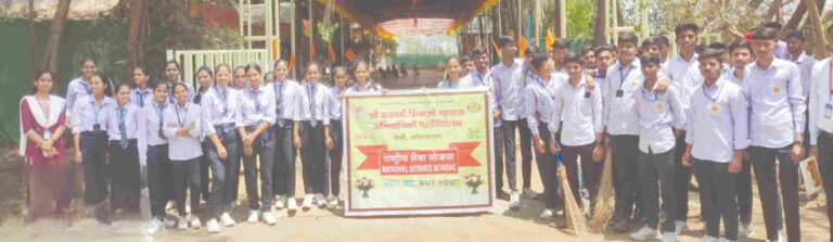 छत्रपती अभियांत्रिकीच्या विद्यार्थ्यांनी राबविले  श्री क्षेत्र धरमपुरी परिसरात स्वच्छता अभियान