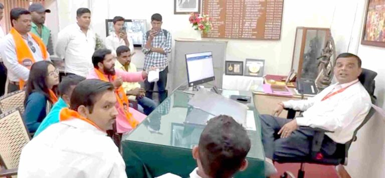 तर नगरमधील इंग्रजी शाळेत  हनुमान चालीसा पाठ करणार