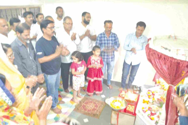 अहिल्यानगर हिंदू मोची समाज सेवा संघ व  ‘जिनगर’तर्फे श्री रामदेव बाबांची महाआरती