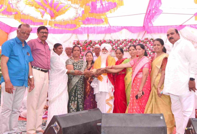 महिलांच्या पुढाकाराने केडगाव येथील हनुमाननगर परिसरात श्रीमद् भागवत कथा व शिवलीलामृत पारायण सोहळा उत्साहात