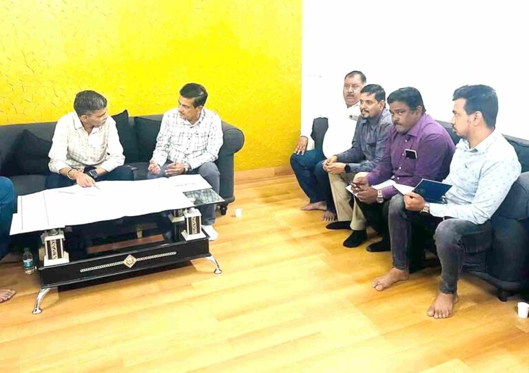 रस्त्यांच्या कामांसंदर्भात उच्चस्तरीय बैठक;  खासदार निलेश लंके यांनी घेतला आढावा