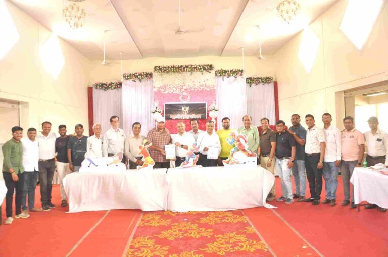 नगरच्या वाडिया पार्क येथे २३ एप्रिल ते ४ मे दरम्यान  भगवान महावीर कप नाईट टेनिस बॉल क्रिकेट स्पधा