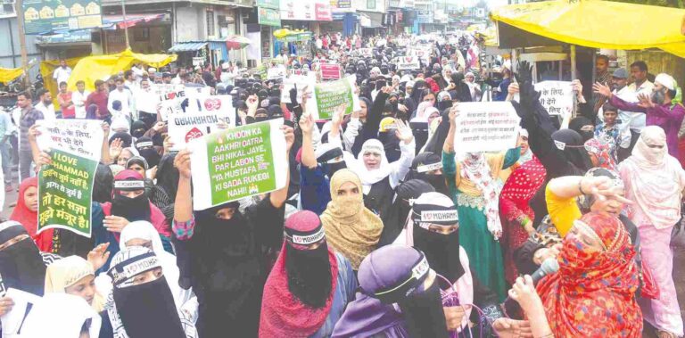शहरातील मुस्लिम महिलांचा पोलीस अधीक्षक कार्यालयावर मोचा